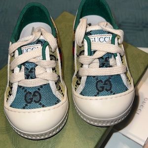 Gucci, GG PRINT SNEAKERS IN RED, Blue and Green